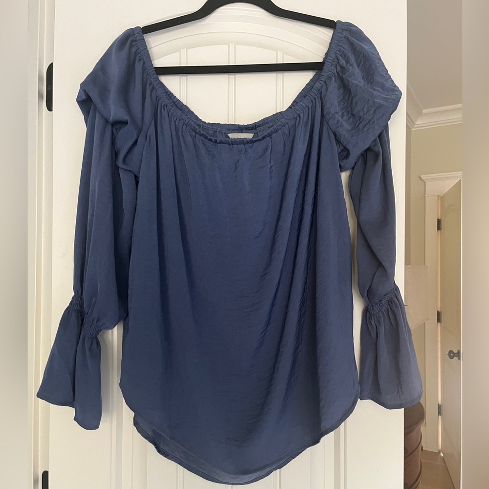 Belle & Sky Silk-like Puff Sleeve Blouse